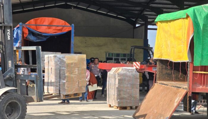 Logistik Surat Suara Kolut Tiba di Pelabuhan Murhum Bau-Bau