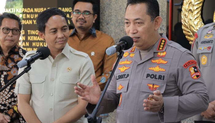 Menhut Raja Juli Bahas Penegakan Hukum Kehutanan Dengan Kapolri 