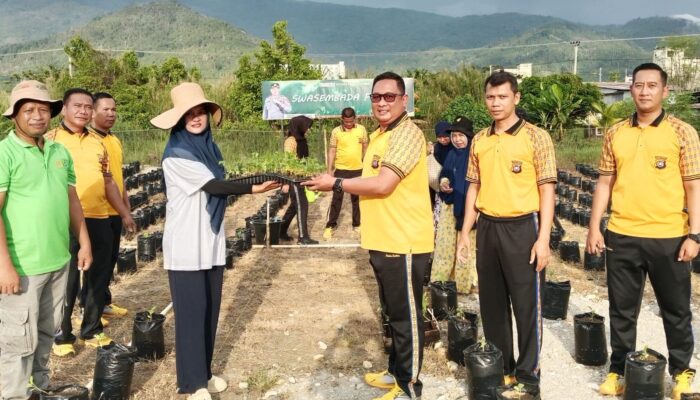 Polres Kolaka Utara Manfaatkan Lahan Pekarangan Bercocok Tanam