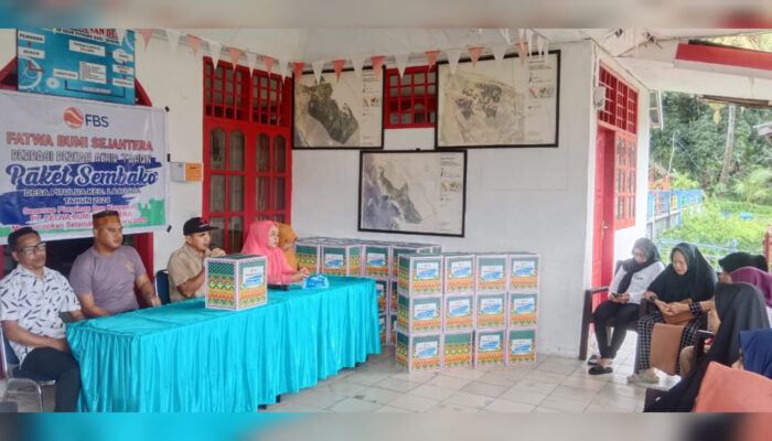 PT FBS Salurkan 130 Paket Sembako Untuk Warga Kurang Mampu