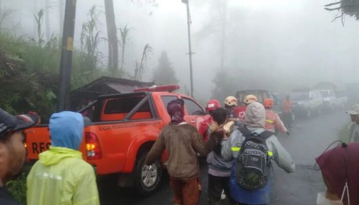 Longsor Pekalongan, 16 Orang Tewas