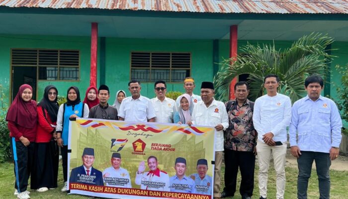 Dukung Program Presiden, DPC Gerindra Kolut Bagikan Paket Makan Bergizi Gratis