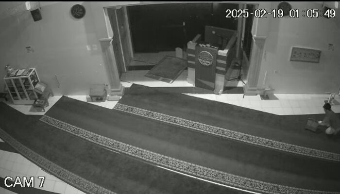 Aksi Diduga Pencurian Isi Kotak Amal Masjid di Kolut Terekam CCTV, Pelaku Gunakan Minibus Sekolah