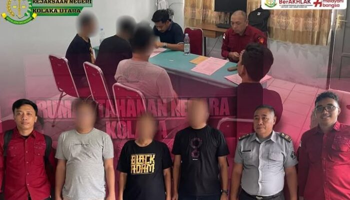Kejari Kolut Gelar Tahap II Tersangka Korupsi Pembayaran Ganti Rugi Tanah Rumah Adat di Rutan Kolaka