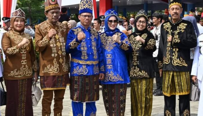 Wakil Bupati Kolaka Utara Hadiri HUT Sultra, Ketua Dekranasda Ikut Ambil Bagian