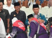 111 Jemaah Haji Kolaka Utara Dilepas Penuh Haru dan Doa, Gubernur Titip Uang Saku