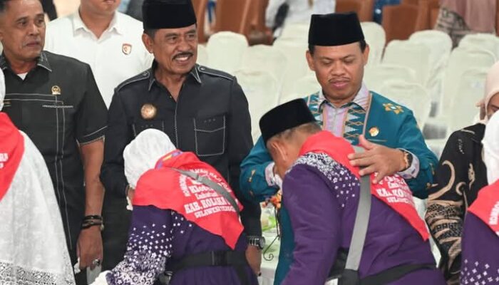 111 Jemaah Haji Kolaka Utara Dilepas Penuh Haru dan Doa, Gubernur Titip Uang Saku