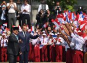 Kunjungi Indonesia, Presiden Prancis Emmanuel Macron Disambut Presiden Prabowo di Istana Merdeka