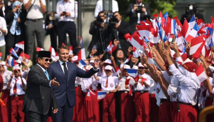 Kunjungi Indonesia, Presiden Prancis Emmanuel Macron Disambut Presiden Prabowo di Istana Merdeka