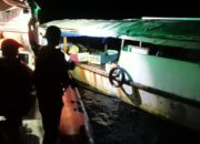Tim SAR Evakuasi 6 Penumpang Longboat Mati Mesin di Perairan Pulau Kaledupa