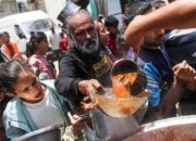 Pesawat Nirawak Israel Tembaki Warga Gaza Saat Antre Bantuan, 25 Orang Tewas