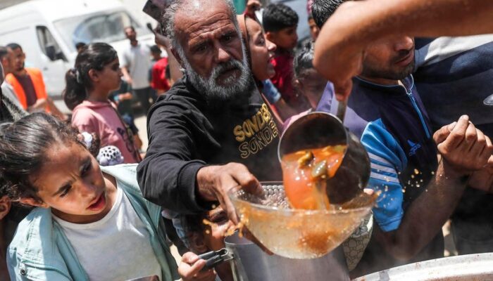 Pesawat Nirawak Israel Tembaki Warga Gaza Saat Antre Bantuan, 25 Orang Tewas