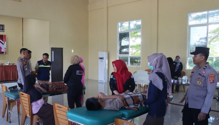 Polres Kolut Gelar Sunatan Massal dan Donor Darah