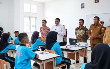 Wabup Jumarding Dampingi Menteri Ekraf Tinjau Sekolah Rakyat