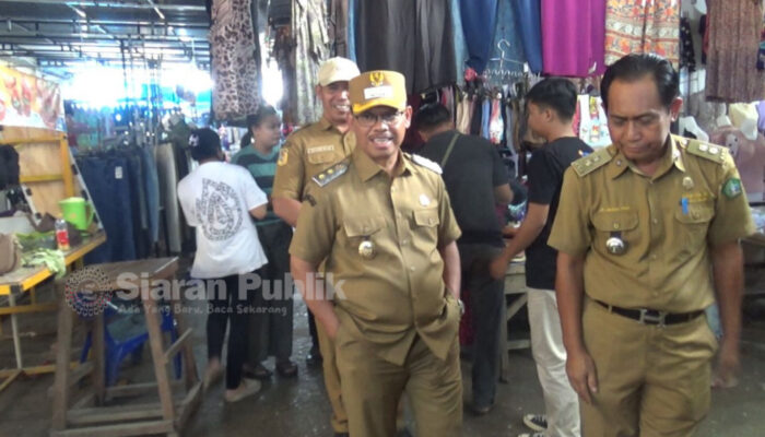 Wabup Kolut Sidak Pasar Sentral Lacaria: Pedagang Menjerit Sepi, Drainase dan WC Umum Buruk