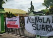 Orang Tua Murid dan Guru SDN 4 Ngapa Tolak Kepsek Baru, Pasang Spanduk hingga Berjaga di Depan Sekolah
