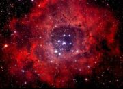 Rosette Nebula: Raksasa Mawar Merah di Langit Malam yang Mengagumkan