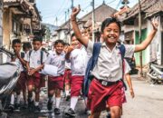 Wujudkan Pendidikan Setara, Pemkab Kolut Salurkan 21 Ribu Seragam Sekolah Gratis