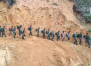 Pastikan Bantuan Tepat Sasaran, Dandim 0211/Tapteng Pimpin Patroli Jalan Kaki ke Desa Terisolir