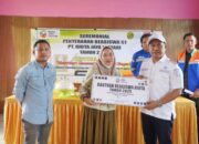 Kembali Salurkan Beasiswa, PT Riota Jaya Lestari Konsisten Dukung Peningkatan SDM Kolaka Utara