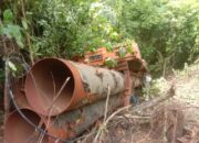 Rem Blong, Truk Muat Pipa Besi Terjun ke Jurang di Kolaka Utara