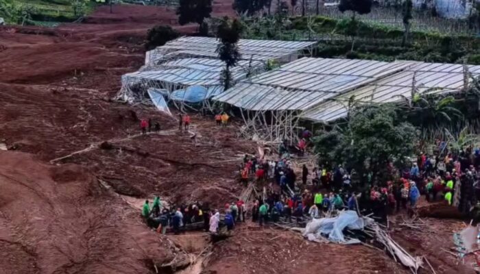 Tanah Longsor Terjang Bandung Barat, Delapan Orang Meninggal dan Puluhan Masih Hilang