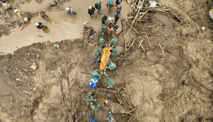23 Marinir TNI AL Tertimbun Longsor di Cisarua