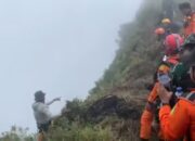 Evakuasi Korban Pesawat ATR 42-500 Tertunda Cuaca Buruk di Puncak Bulusaraung