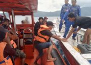 13 Nelayan Terombang-ambing di Perairan Lambasina, Seluruhnya Selamat Dievakuasi Tim SAR