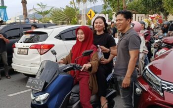 Polres Kolaka Utara dan OKP Bagikan 200 Takjil untuk Pengguna Jalan