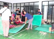 Pemudik Membludak hingga Tidur di Lantai, Sekda Kolut Turun Tangan Malam Hari Sediakan Matras