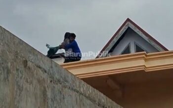 Dramatis! Damkar Evakuasi Wanita ODGJ dari Lantai Tiga Bangunan di Kolaka Utara