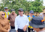 Mentan Amran Kunjungi Lokasi Banjir di Sultra, Pemerintah Kucurkan Bantuan Pemulihan Rp10 Miliar