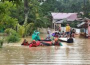 Banjir Rendam Sejumlah Wilayah di Kota Kendari, Tim SAR Evakuasi Warga