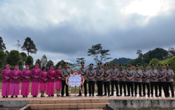 Polres Kolaka Utara Ziarah ke TMP dan Kenang Perjuangan Pahlawan