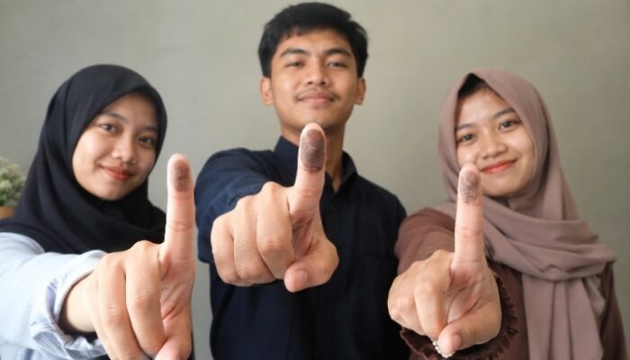 Pakar China Ungkap Risiko Foto Selfie Pose “Dua Jari”, AI Disebut Bisa Ekstrak Sidik Jari