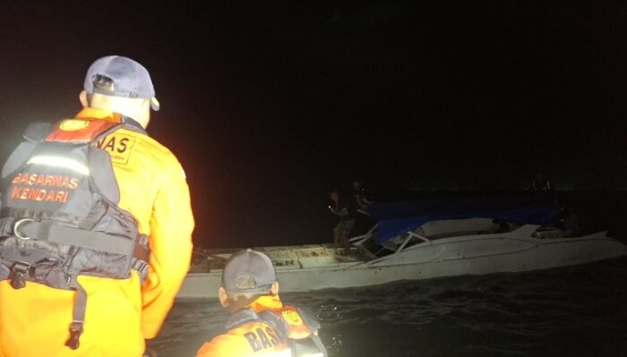 Kapal Penampung Ikan Tabrak Karang di Perairan Bokori, Enam ABK Dievakuasi Basarnas