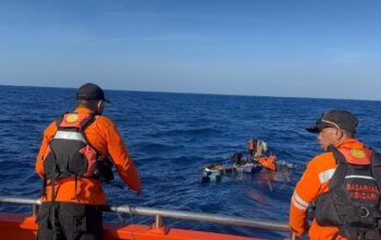 Terombang-ambing di Laut, Tiga Korban Kapal Tenggelam di Buton Berhasil Ditemukan Tim SAR