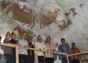 Menteri Kebudayaan Kunjungi Goa Liang Metanduno di Muna, Tempat Ditemukannya Lukisan Cadas Tertua di Dunia