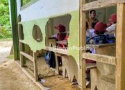 Bertahun-tahun Menunggu Perbaikan, Sekolah SD Negeri di Kolaka Utara Masih Beralas Tanah dan Dinding Bolong-bolong