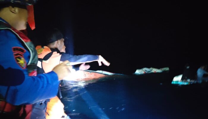 Kapal Barang Mati Mesin dan Bocor di Tanjung Taipa, Dua Orang Dievakuasi Selamat
