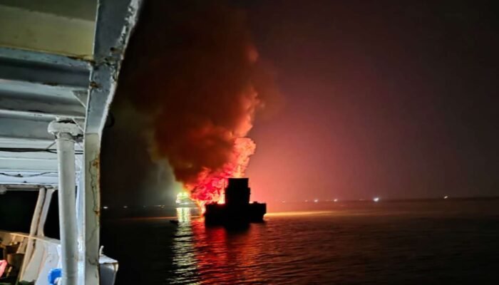 Kapal Bawa Chemical Terbakar di Perairan Kabaena, Dua Orang Meninggal